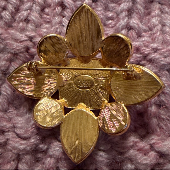 JOAN RIVERS Cabochon Faux Pearl Maltese Cross Brooch Modest Jewelry 2 1/2” - Picture 9 of 10